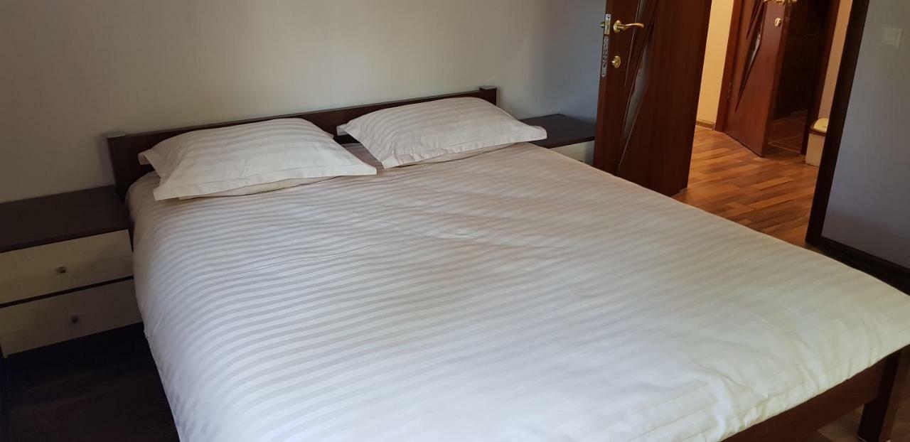 Goratwins Guest House Near Boryspil Airport Hora Екстериор снимка